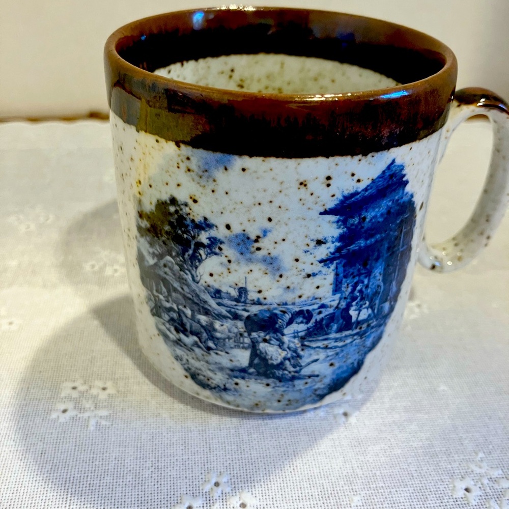 1984 DELFT BLAUW ESPRESSO COFFEE MUG. HAND DECORATED IN HOLLAND. COLLECTIBLE.